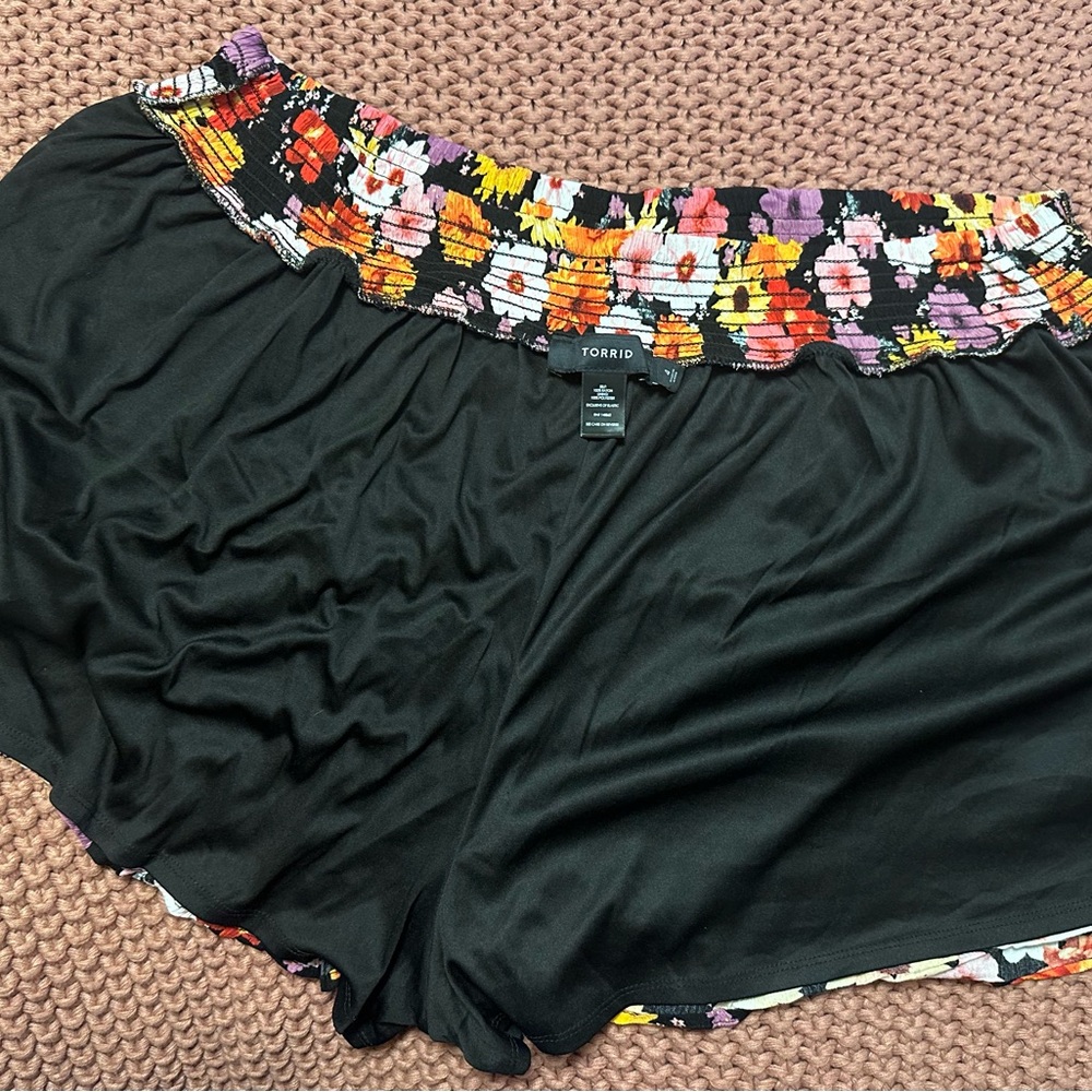 Torrid Floral Ruffle Short - Picture 7 of 8